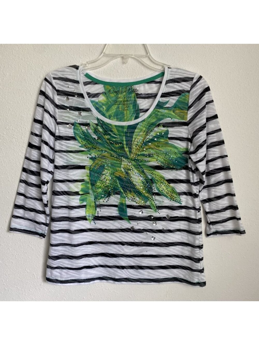 Onque Petite Women's Medium Top White Green Palm Tree Leaf Foliage Bling